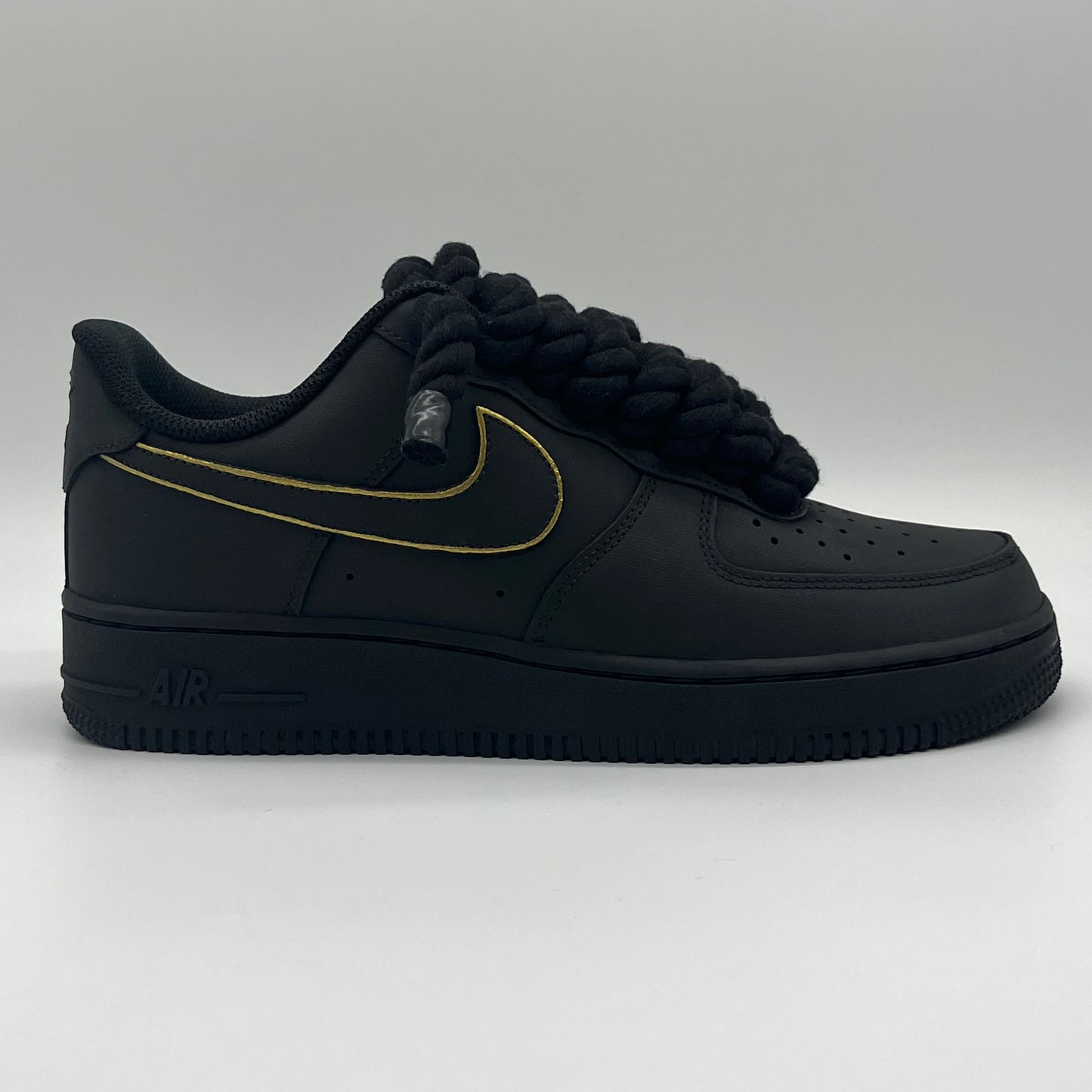 AIR FORCE ONE BIG LACES NOIR MAT & GOLD