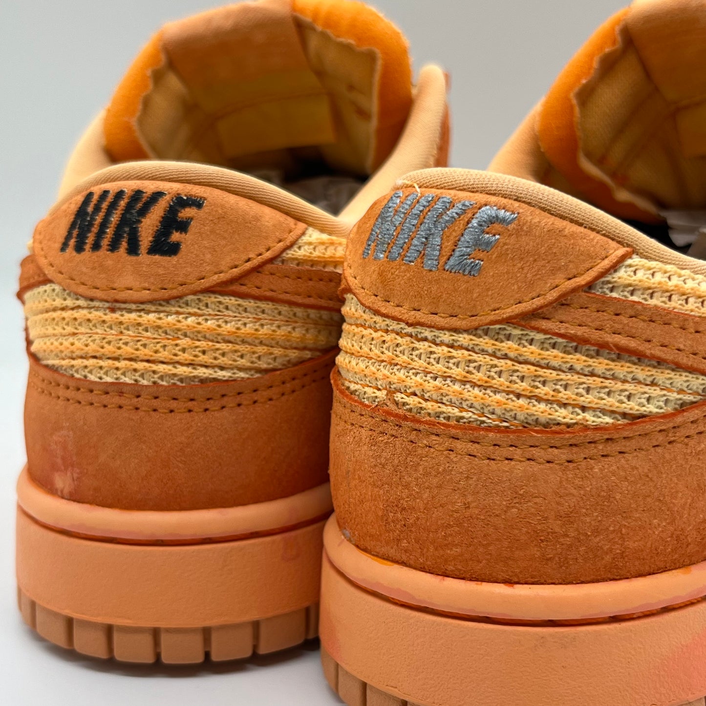 DUNK LOW CHARMANDER